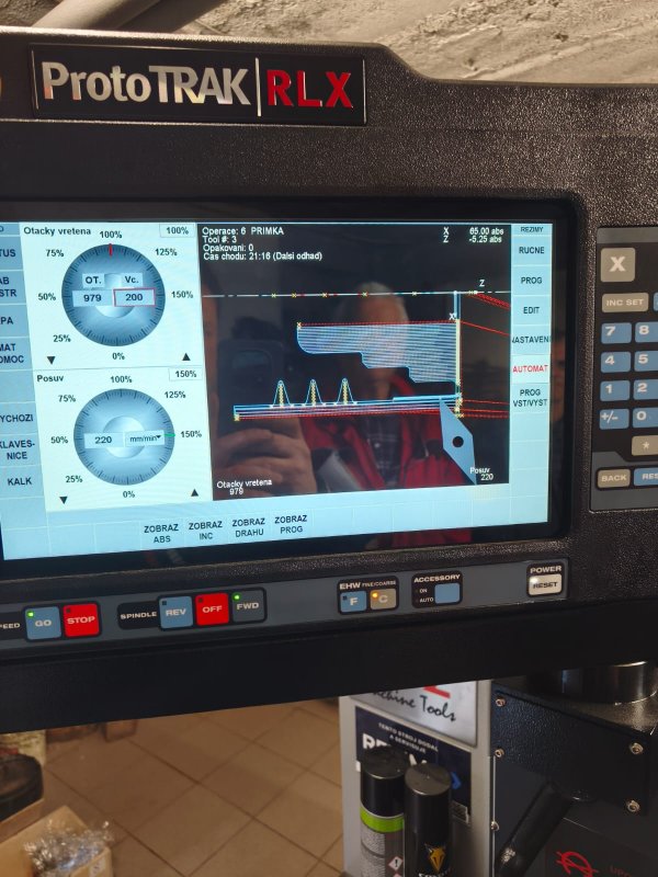 Přechod z konvenčního soustružení na CNC: XYZ RLX 425